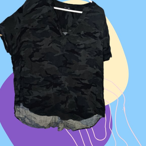 Plus Camo Blouse - Picture 2 of 4